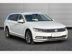 Pure white Used 2016 VW Passat GT Estate | £12,295 (Fair price)