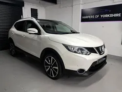 White Used 2016 Nissan Qashqai Tekna SUV | £7,995 (Fair price)
