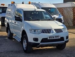 White Used 2014 Mitsubishi L200 Pickup | £5,399 (Good price)