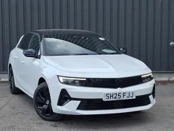 Brilliant paint arctic white New 2025 Vauxhall Astra Hatchback | £23,998 (Good price)