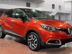 Red/black Used 2016 Renault Captur Signature SUV | £6,995 (Fair price)