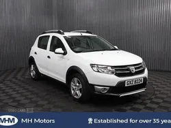 White Used 2014 Dacia Sandero Lauréate Hatchback | £4,795 (Fair price)