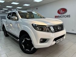 White Used 2019 Nissan Navara Tekna Pickup | £17,995 (Fair price)