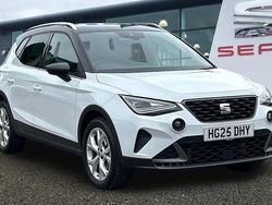 Glacial white Used 2025 Seat Arona FR SUV | £20,995 (Expensive)