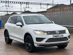 White Used 2015 VW Touareg R-line SUV | £10,495 (Expensive)