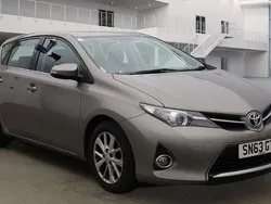 Bronze Used 2013 Toyota Auris Hatchback | £8,273 (Expensive)
