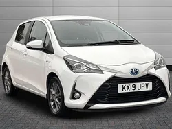 White Used 2019 Toyota Yaris Hybrid Hatchback | £11,701 (Fair price)