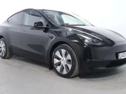 Black Used 2022 Tesla Model Y Long Range SUV | £24,100 (Good price)