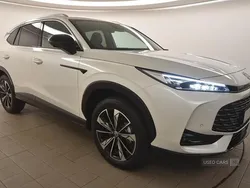 White New 2025 MG HS Trophy SUV | £25,195 (Fair price)