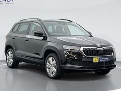 Black magic pearl effect New 2025 Skoda Karoq SE SUV | £28,499 (Super price)