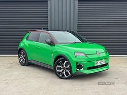 Green/black Used 2025 Renault R5 Komfort Hatchback | £23,995 (A bit pricey)
