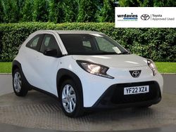 White Used 2022 Toyota Aygo X PURE SUV | £11,995