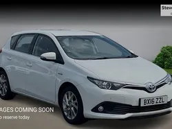 White Used 2016 Toyota Auris Hybrid Hatchback | £11,995 (Fair price)