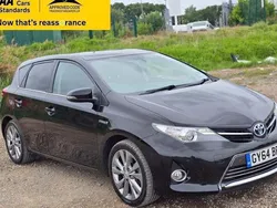Black Used 2013 Toyota Auris Hybrid Hatchback | £9,988 (Fair price)
