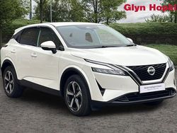 White Used 2022 Nissan Qashqai N-Connecta SUV | £14,240 (Good price)