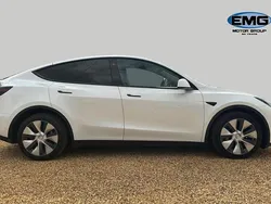 White Used 2022 Tesla Model Y Long Range RWD SUV | £28,395 (Expensive)