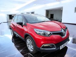 Red/black Used 2016 Renault Captur Dynamique SUV | £6,495 (Fair price)