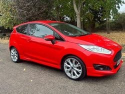 Red Used 2015 Ford Fiesta Zetec Hatchback | £2,990 (Good price)