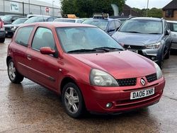Red Used 2006 Renault Clio II Campus Hatchback | £595 (Good price)