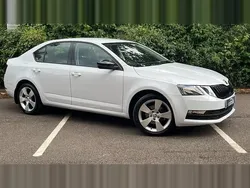 Metallic moon white Used 2020 Skoda Octavia SE Drive Hatchback | £13,550 (Good price)
