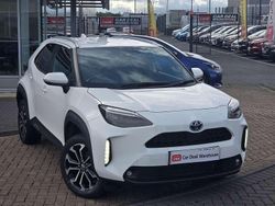 White Used 2022 Toyota Yaris Hybrid Design SUV | £18,890 (Fair price)