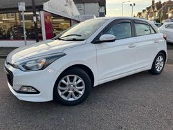 White Used 2016 Hyundai i20 SE Hatchback | £7,999 (Fair price)