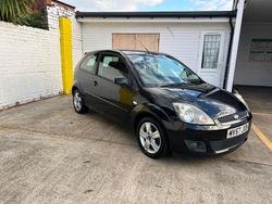 Black Used 2007 Ford Fiesta Zetec Hatchback | £1,495 (Fair price)