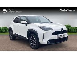 White Used 2022 Toyota Yaris Cross Design SUV | £18,020 (Fair price)