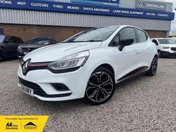Glacier white Used 2018 Renault Clio IV Signature Hatchback | £9,062 (Fair price)