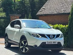 White Used 2016 Nissan Qashqai N-Connecta SUV | £7,995 (Fair price)