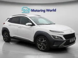 White Used 2022 Hyundai Kona Premium SUV | £15,300 (Fair price)