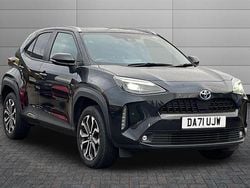 Black Used 2021 Toyota Yaris Hybrid Design SUV | £18,695 (Fair price)