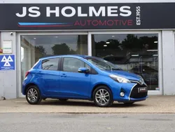 Blue Used 2015 Toyota Yaris Hatchback | £6,990 (Fair price)