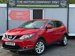 Red Used 2016 Nissan Qashqai N-Connecta SUV | £5,990 (Fair price)