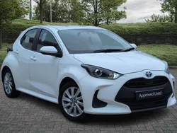 White Used 2022 Toyota Yaris Hybrid Hatchback | £15,485 (Good price)