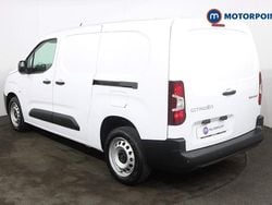 White New 2025 Citroën Berlingo MPV | £17,049 (Good price)