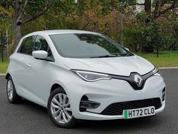 White Used 2022 Renault Rapid SE Hatchback | £12,498 (Fair price)