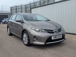 Bronze Used 2015 Toyota Auris Hatchback | £5,450 (Fair price)