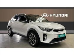White Used 2022 Kia Stonic 4 SUV | £15,920 (Fair price)