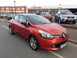 Red Used 2015 Renault Clio IV Dynamique Hatchback | £5,450 (Fair price)