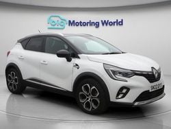 White/black Used 2022 Renault Captur SE SUV | £16,025 (Fair price)