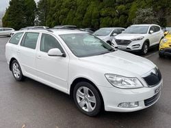 White Used 2009 Skoda Octavia Elegance Estate | £5,495 (Fair price)