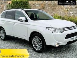 White Used 2014 Mitsubishi Outlander SUV | £8,495 (Fair price)