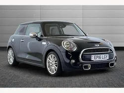 Midnight black Used 2016 Mini Cooper S Hatch Hatchback | £8,490 (Fair price)
