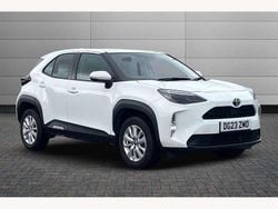 Pure white Used 2023 Toyota Yaris Cross SUV | £17,995 (Good price)