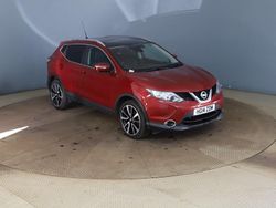 Red Used 2014 Nissan Qashqai Tekna SUV | £4,190 (A bit pricey)