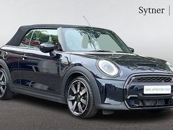 Black Used 2022 Mini Cooper S Exclusive Hatchback | £19,750 (Fair price)