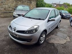 Silver Used 2006 Renault Clio II Dynamique Hatchback | £1,395 (A bit pricey)