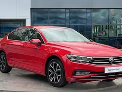 Tornado red Used 2022 VW Passat SEL Sedan | £18,016 (Fair price)