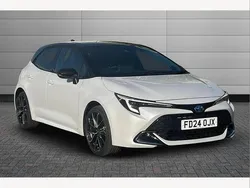 Platinum pearl white with black roof Used 2024 Toyota Corolla Hatchback | £25,650 (Fair price)
